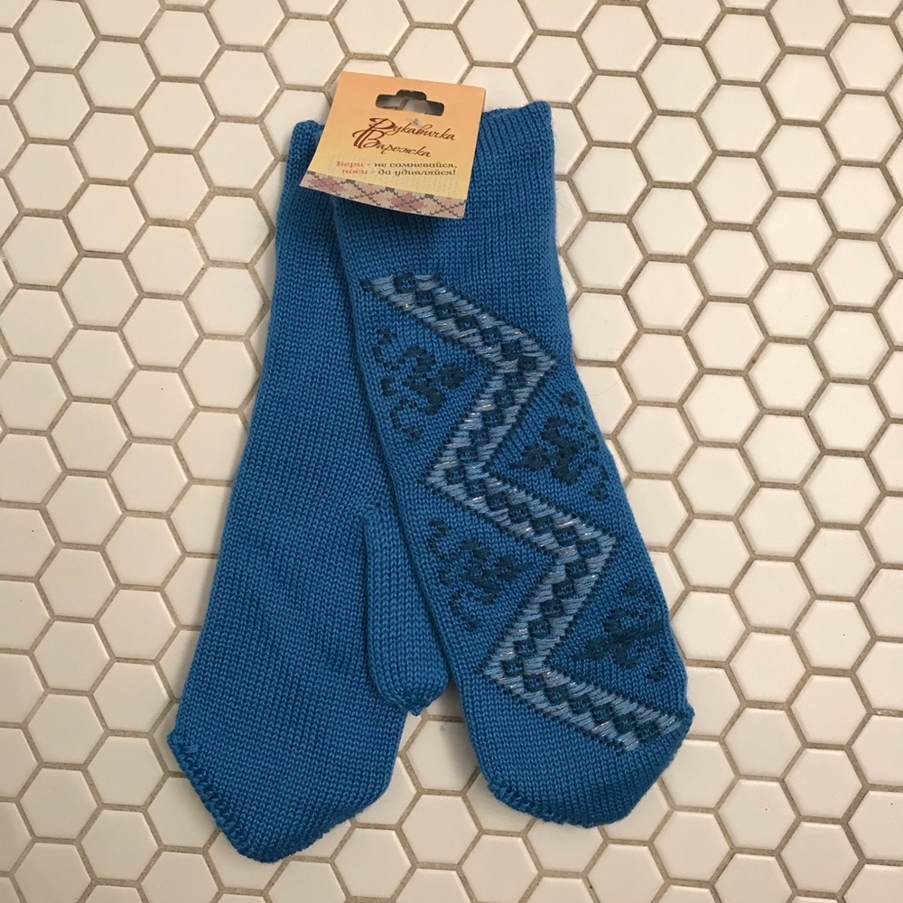 NWT blue embroidery wool knit mittens